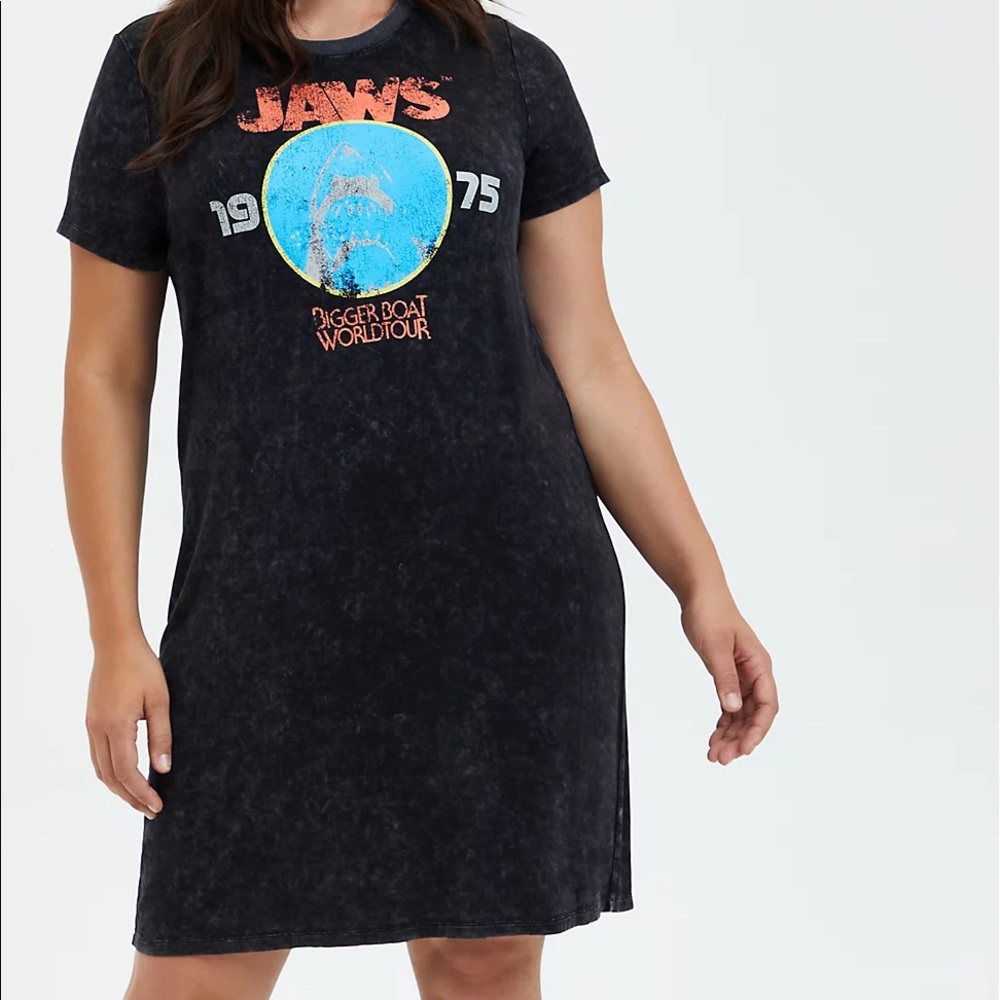 UNIVERSAL JAWS T-SHIRT DRESS - MINERAL WASH BLACK 4X